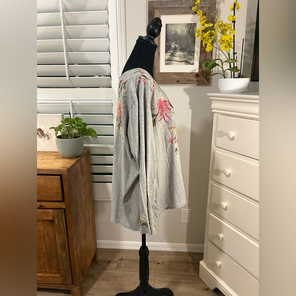 Johnny Was
Mei Relaxed Everyday Long Tee - Heather Gray, XXL - Picture 2 of 10